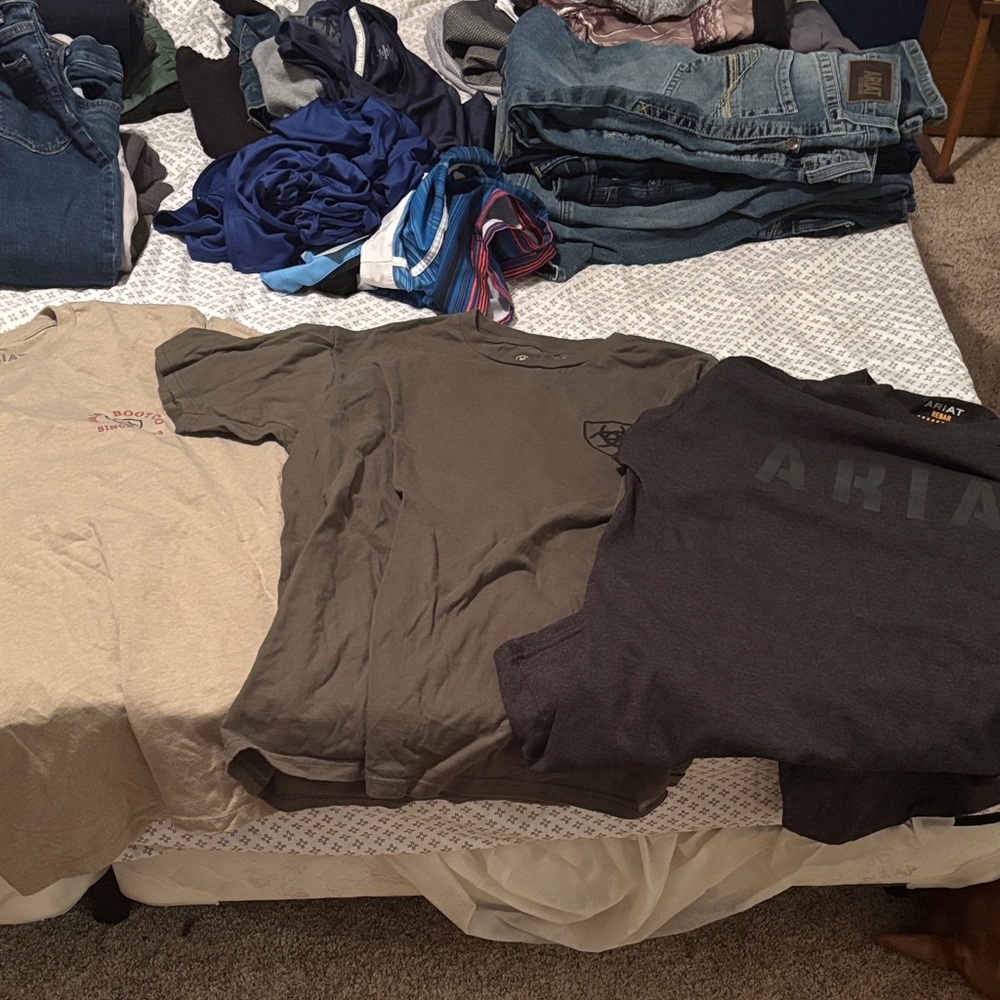 Ariat Men’s tshirts size large